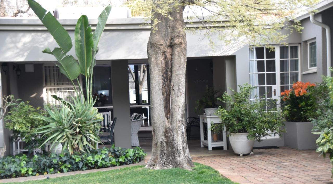 יוהנסבורג Rosebank Lodge Guesthouse By Claires מראה חיצוני תמונה