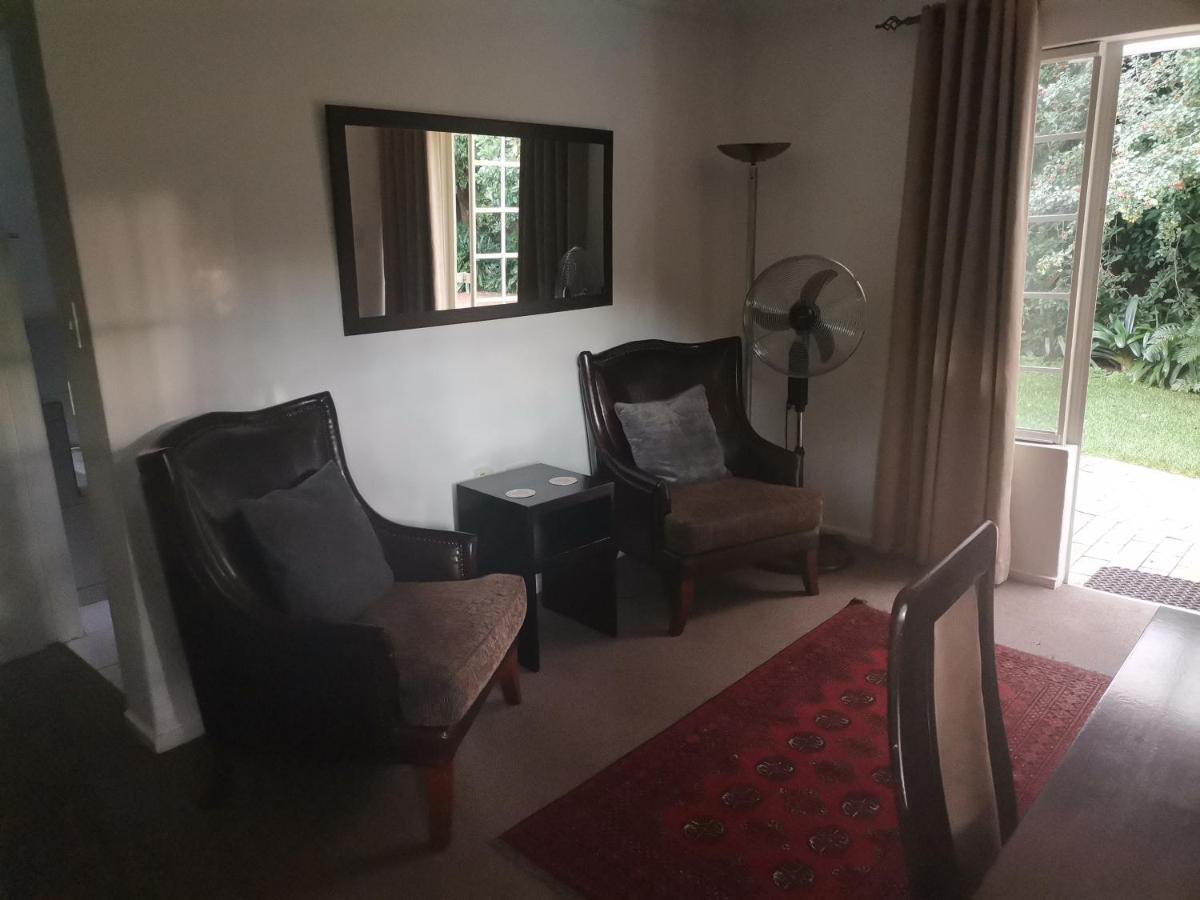 יוהנסבורג Rosebank Lodge Guesthouse By Claires מראה חיצוני תמונה