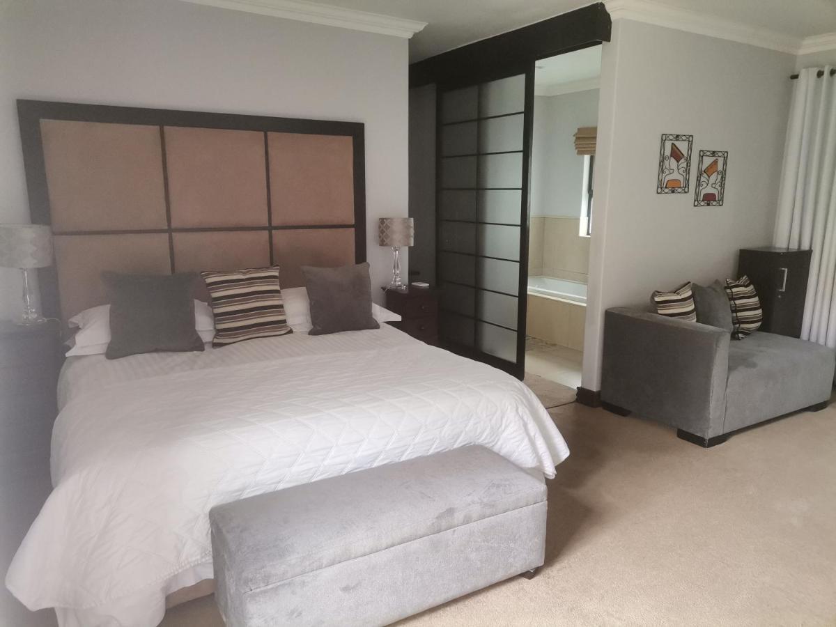 יוהנסבורג Rosebank Lodge Guesthouse By Claires מראה חיצוני תמונה