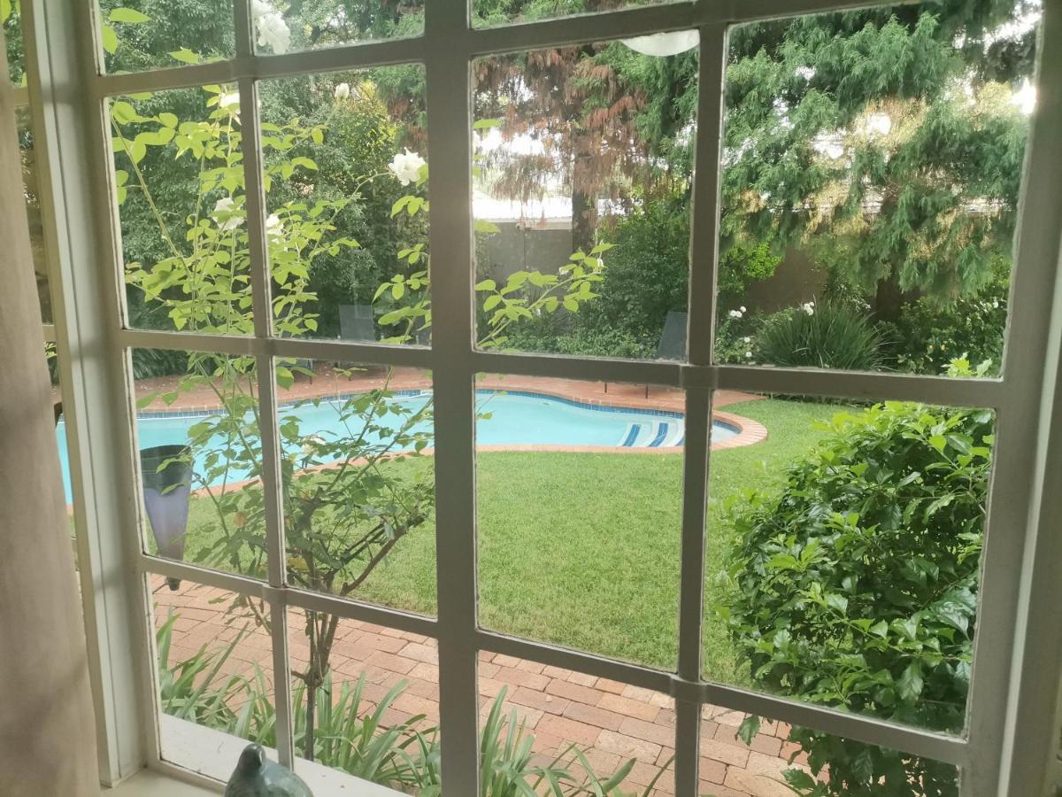 יוהנסבורג Rosebank Lodge Guesthouse By Claires מראה חיצוני תמונה