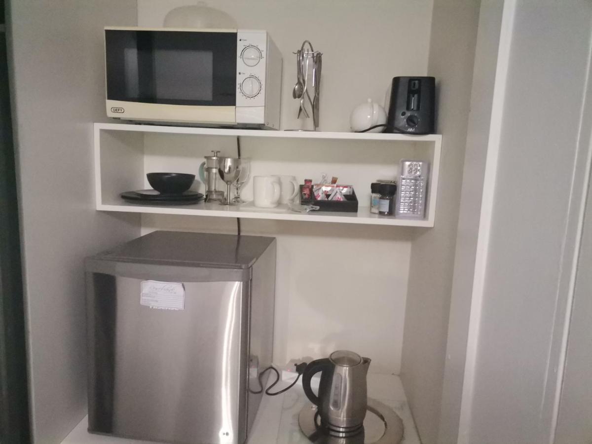 יוהנסבורג Rosebank Lodge Guesthouse By Claires מראה חיצוני תמונה