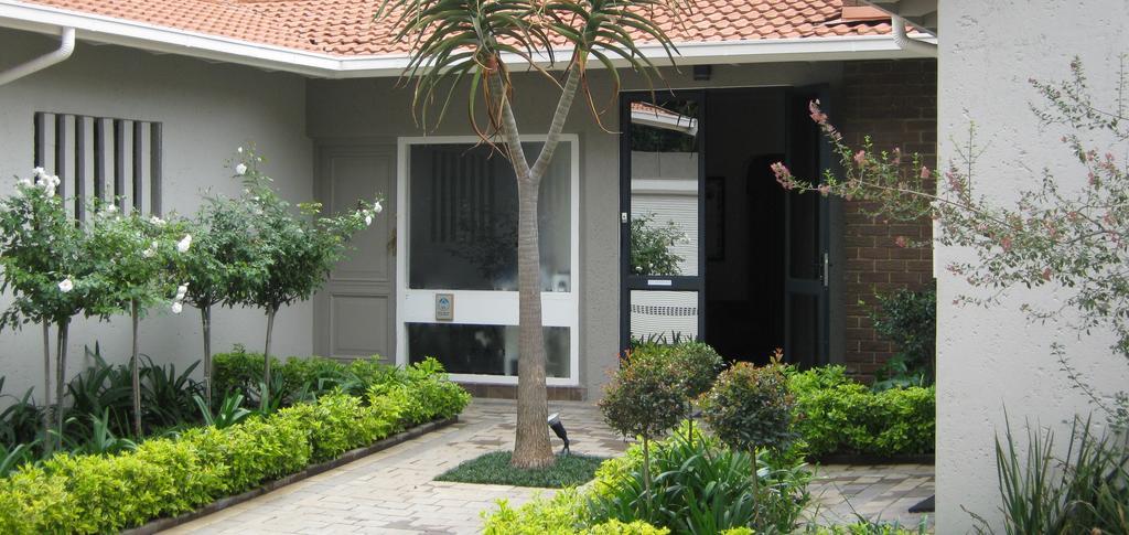 יוהנסבורג Rosebank Lodge Guesthouse By Claires מראה חיצוני תמונה