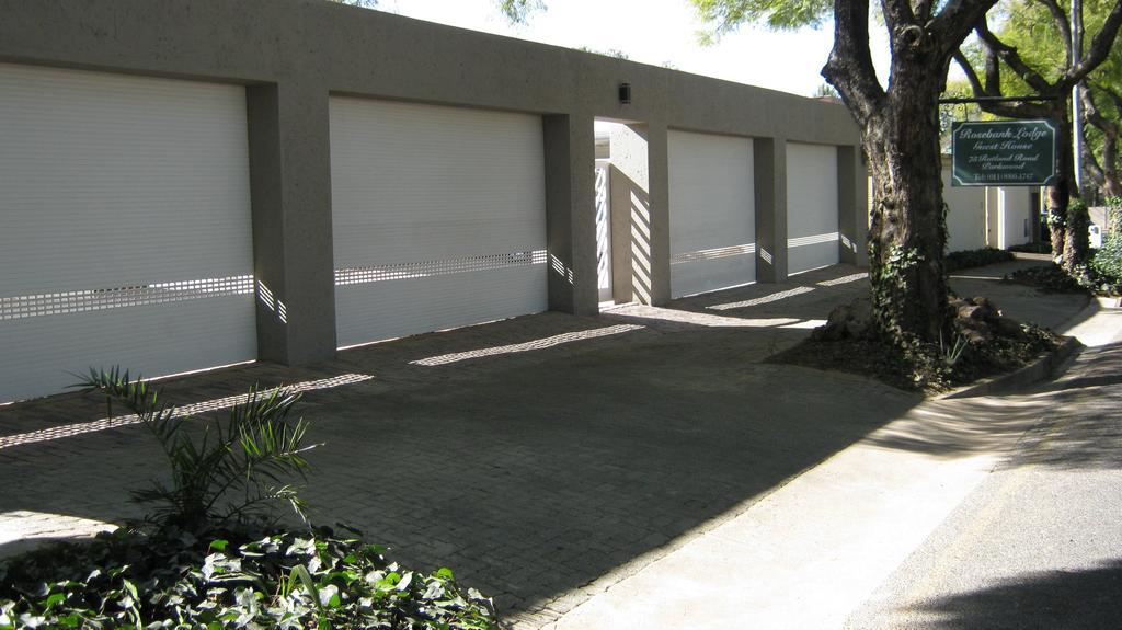 יוהנסבורג Rosebank Lodge Guesthouse By Claires מראה חיצוני תמונה
