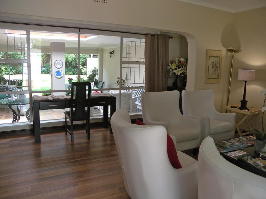 יוהנסבורג Rosebank Lodge Guesthouse By Claires מראה חיצוני תמונה