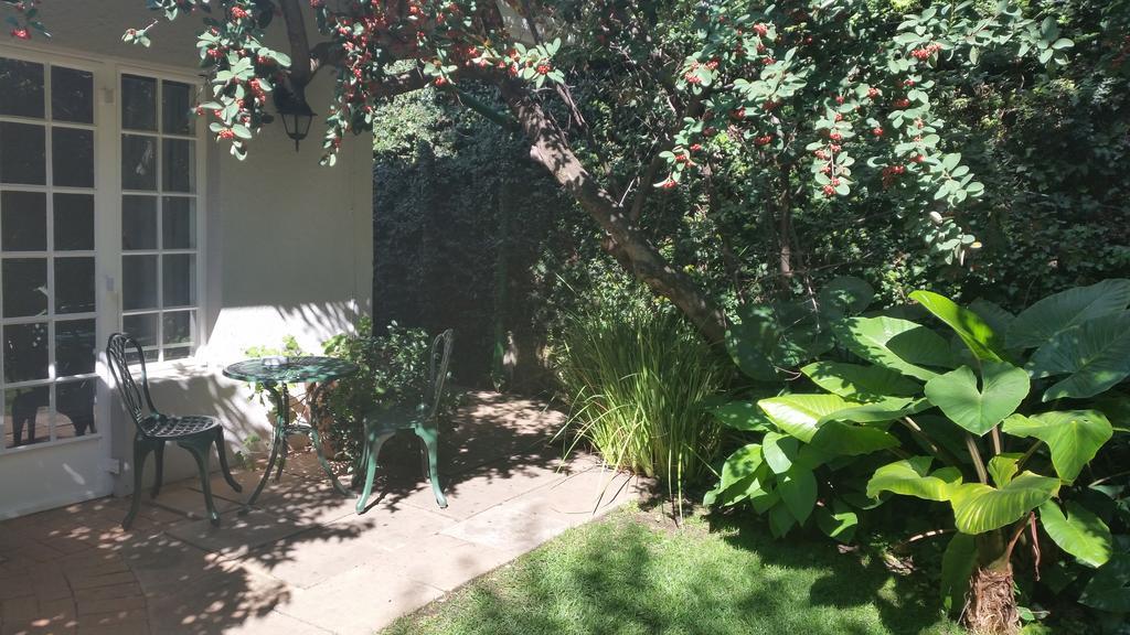 יוהנסבורג Rosebank Lodge Guesthouse By Claires מראה חיצוני תמונה