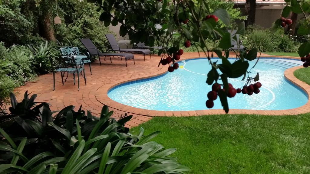 יוהנסבורג Rosebank Lodge Guesthouse By Claires מראה חיצוני תמונה