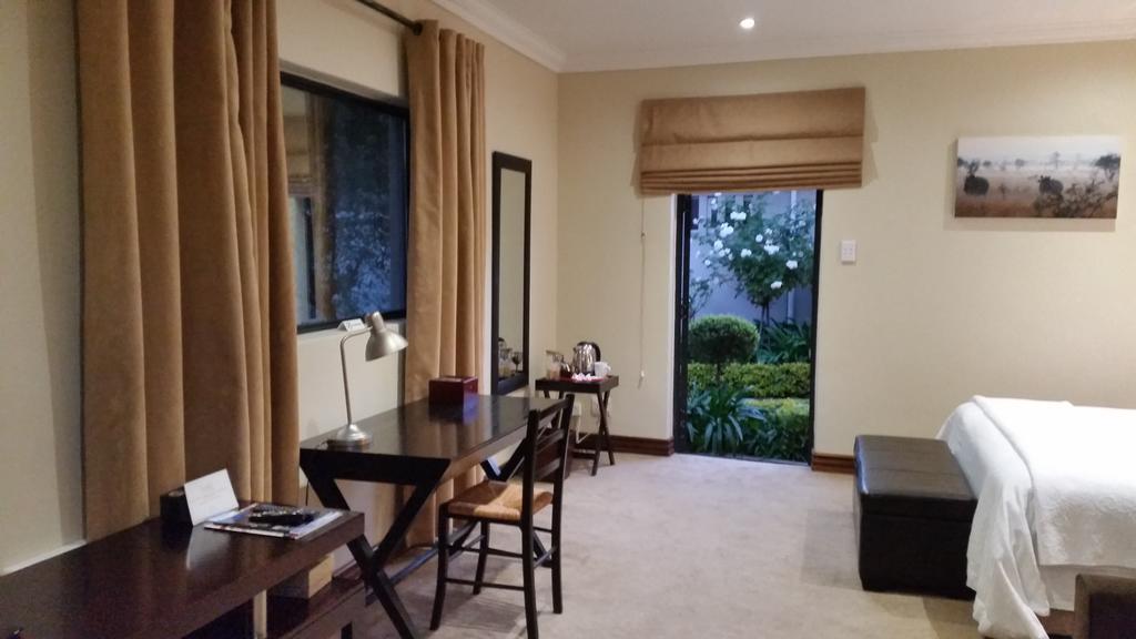 יוהנסבורג Rosebank Lodge Guesthouse By Claires מראה חיצוני תמונה