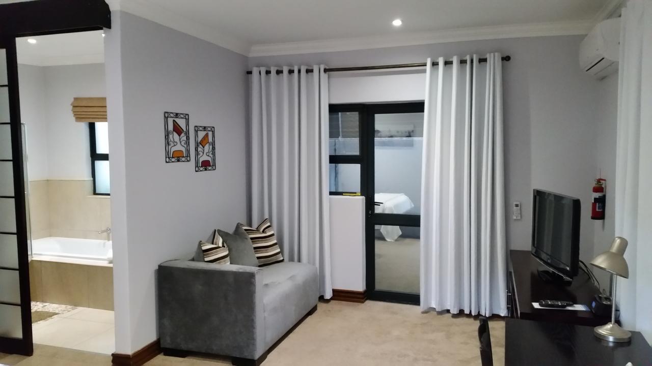 יוהנסבורג Rosebank Lodge Guesthouse By Claires מראה חיצוני תמונה