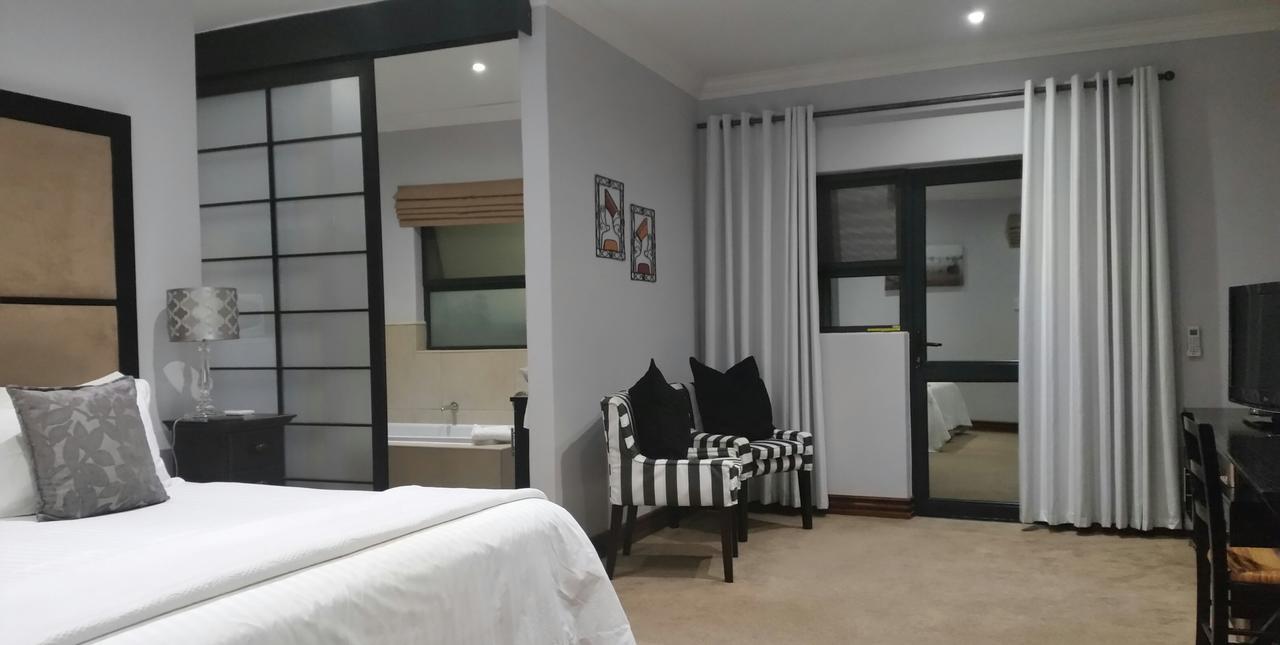 יוהנסבורג Rosebank Lodge Guesthouse By Claires מראה חיצוני תמונה