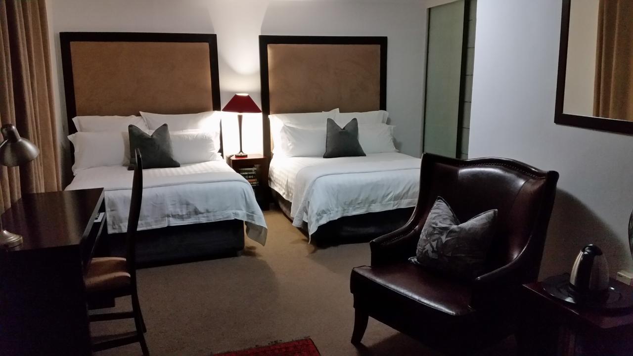 יוהנסבורג Rosebank Lodge Guesthouse By Claires מראה חיצוני תמונה