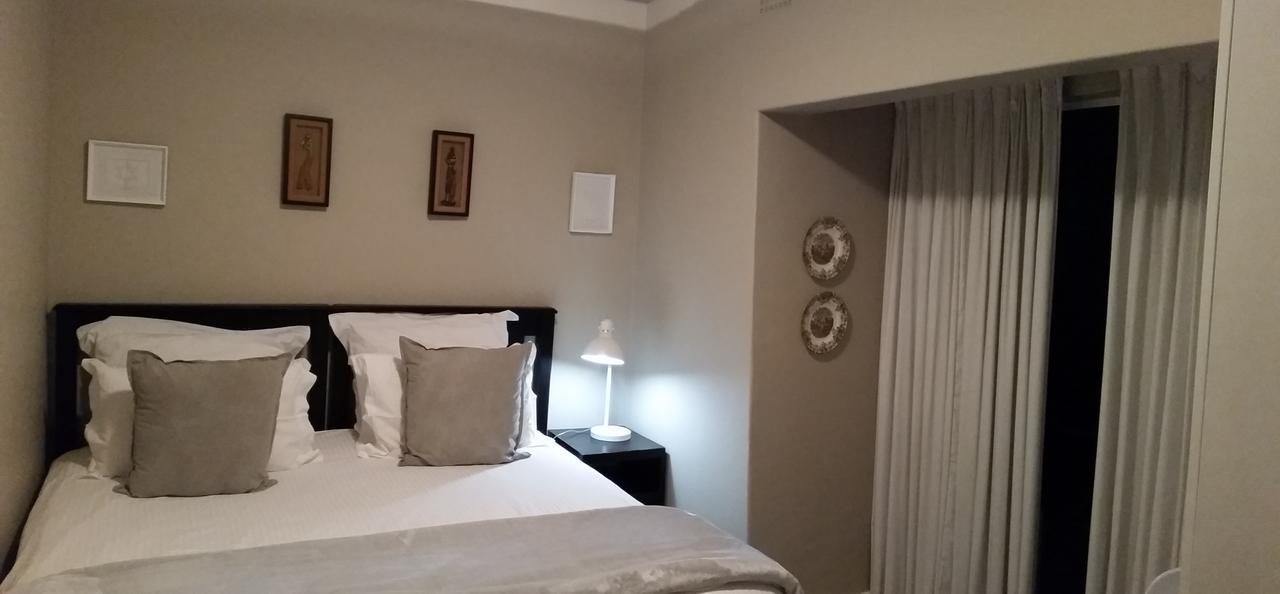 יוהנסבורג Rosebank Lodge Guesthouse By Claires מראה חיצוני תמונה