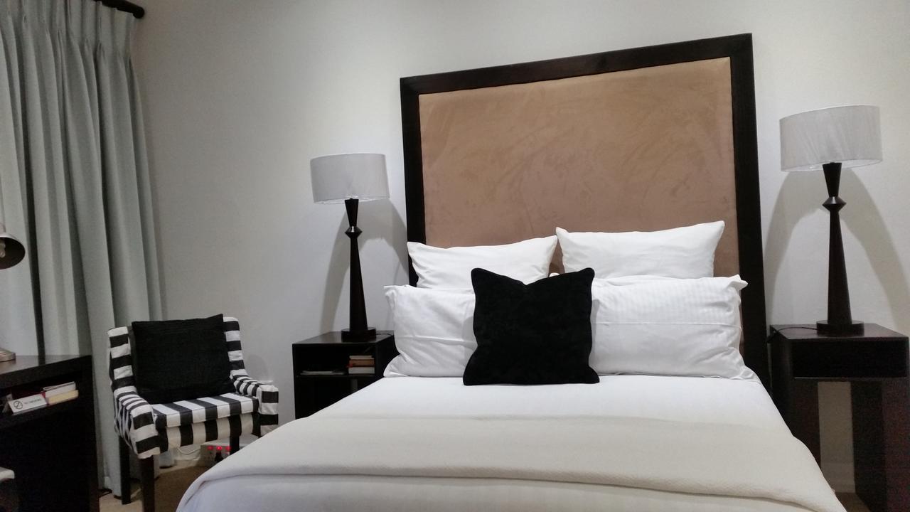 יוהנסבורג Rosebank Lodge Guesthouse By Claires מראה חיצוני תמונה