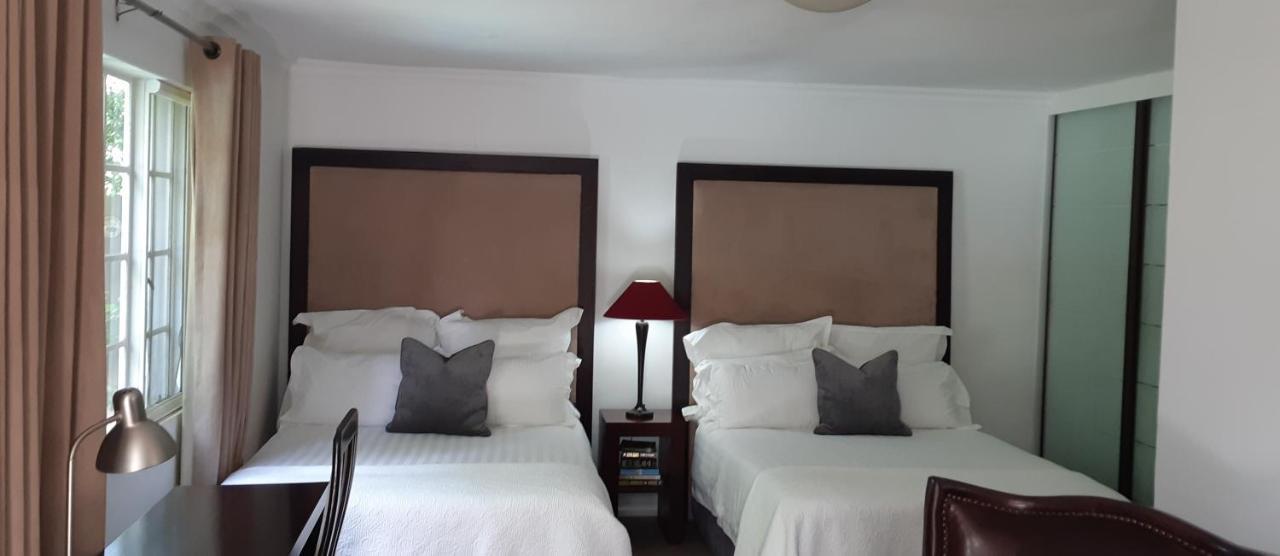 יוהנסבורג Rosebank Lodge Guesthouse By Claires מראה חיצוני תמונה